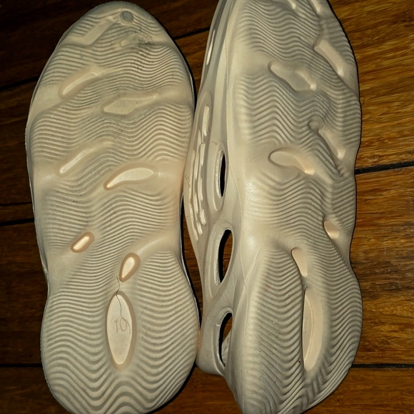 Yezzy Slide - Picture 5 of 5